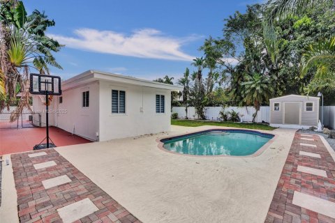 Villa ou maison à vendre à Biscayne Park, Floride: 3 chambres, 174.66 m2 № 2017340 - photo 18