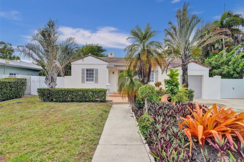 Villa ou maison à Biscayne Park, Floride 3 chambres, 174.66 m2 № 2017340