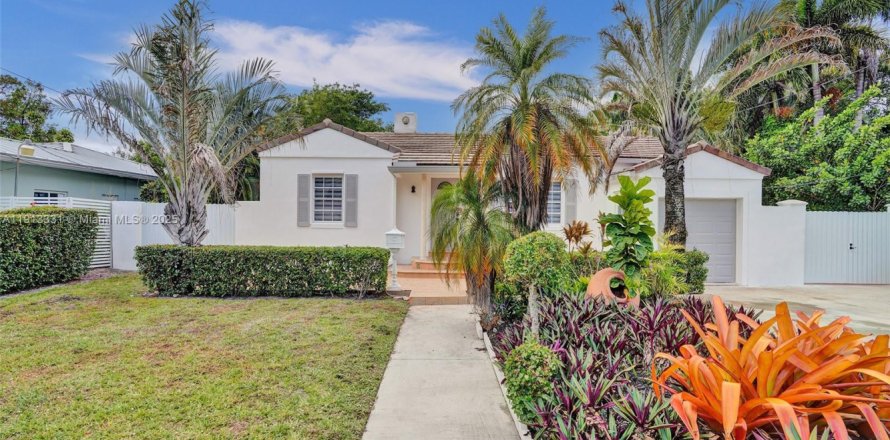 Villa ou maison à Biscayne Park, Floride 3 chambres, 174.66 m2 № 2017340