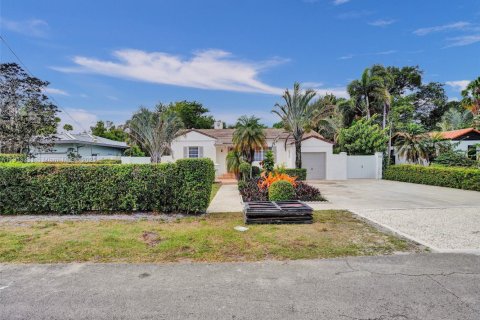 Villa ou maison à vendre à Biscayne Park, Floride: 3 chambres, 174.66 m2 № 2017340 - photo 4