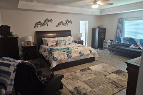 House in Auburndale, Florida 4 bedrooms, 289.2 sq.m. № 2227523 - photo 15