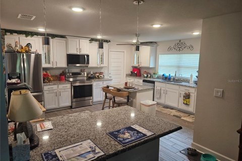 House in Auburndale, Florida 4 bedrooms, 289.2 sq.m. № 2227523 - photo 8