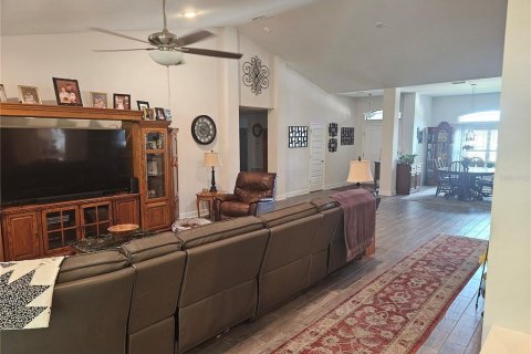 House in Auburndale, Florida 4 bedrooms, 289.2 sq.m. № 2227523 - photo 12
