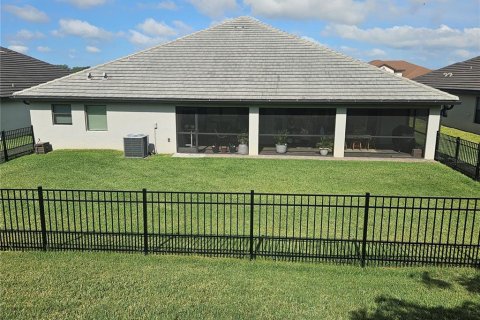 House in Auburndale, Florida 4 bedrooms, 289.2 sq.m. № 2227523 - photo 3