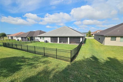 House in Auburndale, Florida 4 bedrooms, 289.2 sq.m. № 2227523 - photo 4
