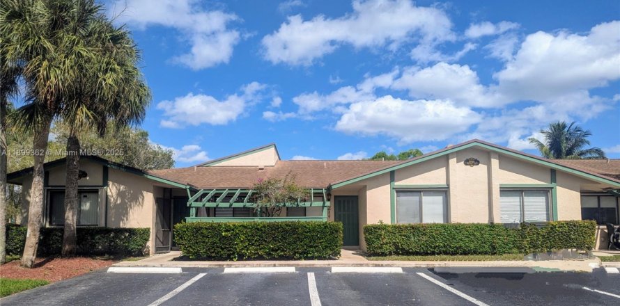 Condo in Weston, Florida, 2 bedrooms  № 1952468