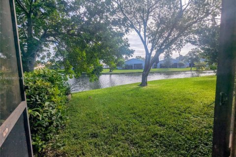 Condo in Weston, Florida, 2 bedrooms  № 1952468 - photo 14
