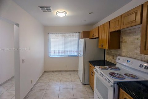 Condo in Weston, Florida, 2 bedrooms  № 1952468 - photo 5