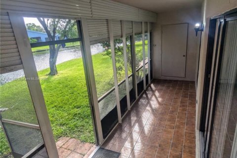Condo in Weston, Florida, 2 bedrooms  № 1952468 - photo 12