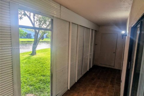 Condo in Weston, Florida, 2 bedrooms  № 1952468 - photo 11