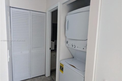 Condo in Weston, Florida, 2 bedrooms  № 1952468 - photo 9