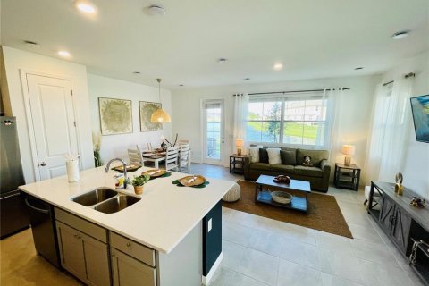 Townhouse in Davenport, Florida 3 bedrooms, 150.69 sq.m. № 2155802 - photo 9