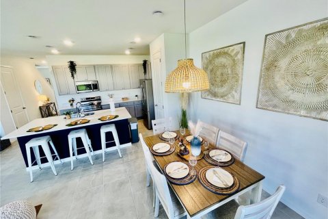 Townhouse in Davenport, Florida 3 bedrooms, 150.69 sq.m. № 2155802 - photo 13