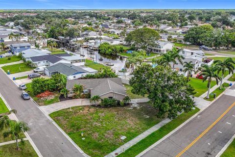 House in Tampa, Florida 3 bedrooms, 140.47 sq.m. № 1868990 - photo 4