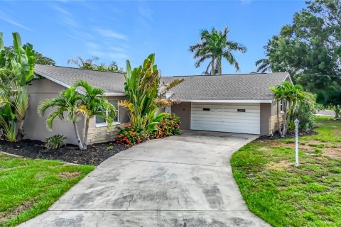 House in Tampa, Florida 3 bedrooms, 140.47 sq.m. № 1868990 - photo 9