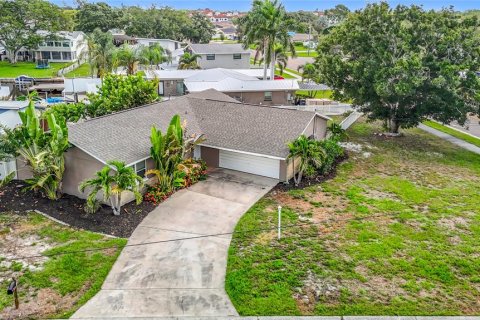 House in Tampa, Florida 3 bedrooms, 140.47 sq.m. № 1868990 - photo 8