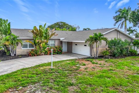 House in Tampa, Florida 3 bedrooms, 140.47 sq.m. № 1868990 - photo 1