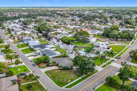 House in Tampa, Florida 3 bedrooms, 140.47 sq.m. № 1868990 - photo 2