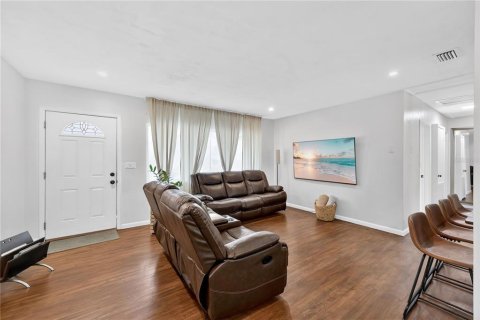 Villa ou maison à vendre à Valrico, Floride: 5 chambres, 164.9 m2 № 2202309 - photo 4