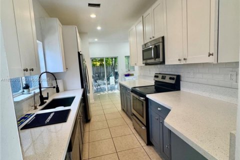 Купить виллу или дом в Хомстед, Флорида 4 спальни, 170.01м2, № 2019408 - фото 2