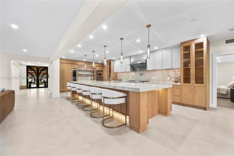 House in Davie, Florida 7 bedrooms, 797.19 sq.m. № 2000289 - photo 15