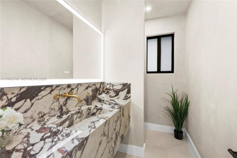 House in Davie, Florida 7 bedrooms, 797.19 sq.m. № 2000289 - photo 25