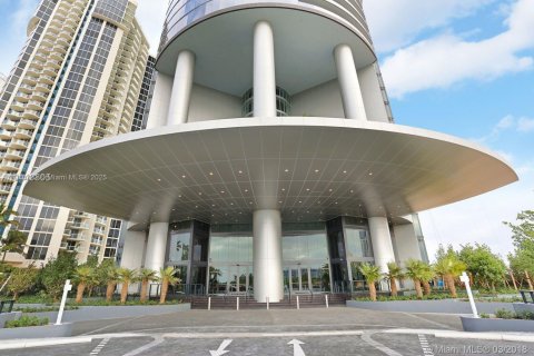 Condo in Sunny Isles Beach, Florida, 3 bedrooms № 2018513 - photo 3