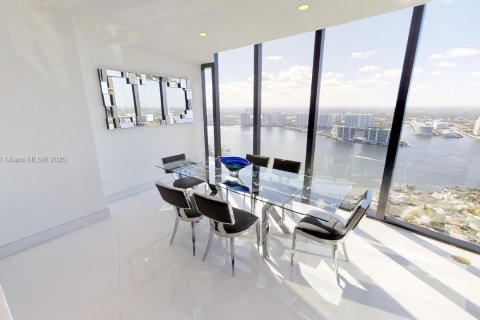 Condo in Sunny Isles Beach, Florida, 3 bedrooms № 2018513 - photo 30