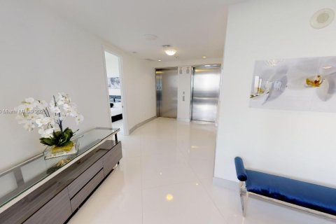 Condo in Sunny Isles Beach, Florida, 3 bedrooms № 2018513 - photo 23