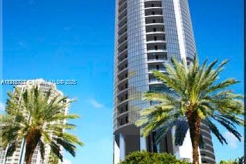 Condo in Sunny Isles Beach, Florida, 3 bedrooms № 2018513 - photo 2
