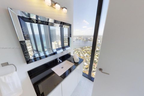 Condo in Sunny Isles Beach, Florida, 3 bedrooms № 2018513 - photo 21