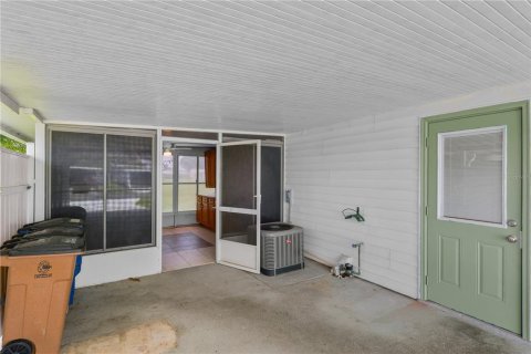 House in Lehigh Acres, Florida 2 bedrooms, 75.81 sq.m. № 2222917 - photo 5