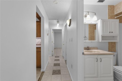 House in Lehigh Acres, Florida 2 bedrooms, 75.81 sq.m. № 2222917 - photo 17