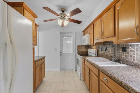 House in Lehigh Acres, Florida 2 bedrooms, 75.81 sq.m. № 2222917 - photo 15