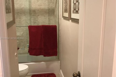 Townhouse in Miami, Florida 3 bedrooms, 146.69 sq.m. № 1994062 - photo 9