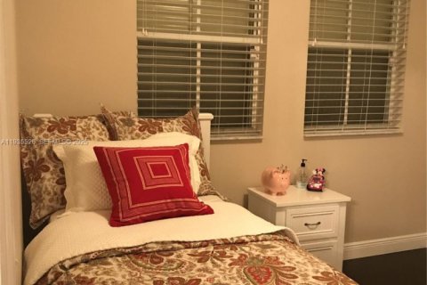 Townhouse in Miami, Florida 3 bedrooms, 146.69 sq.m. № 1994062 - photo 10