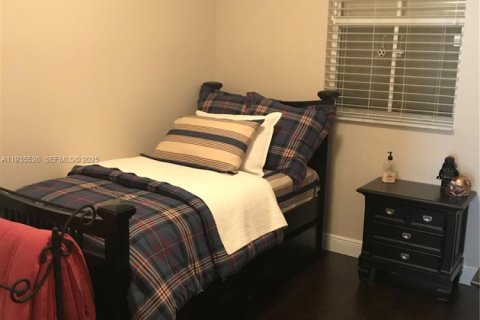 Townhouse in Miami, Florida 3 bedrooms, 146.69 sq.m. № 1994062 - photo 11