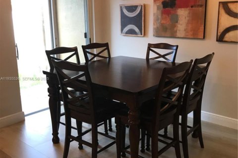 Townhouse in Miami, Florida 3 bedrooms, 146.69 sq.m. № 1994062 - photo 5