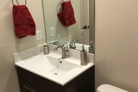 Townhouse in Miami, Florida 3 bedrooms, 146.69 sq.m. № 1994062 - photo 8