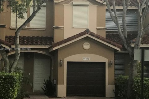 Townhouse in Miami, Florida 3 bedrooms, 146.69 sq.m. № 1994062 - photo 1