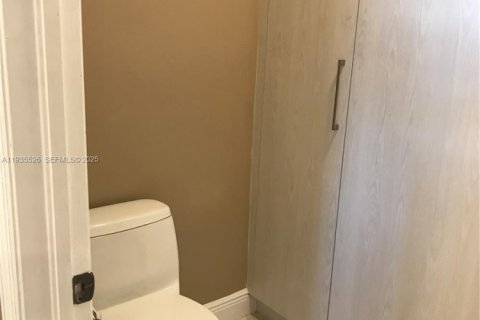 Townhouse in Miami, Florida 3 bedrooms, 146.69 sq.m. № 1994062 - photo 15