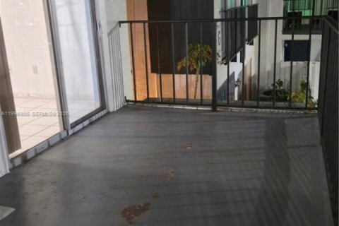 Apartment in Miami, Florida 2 bedrooms, 72 sq.m. № 2060823 - photo 11