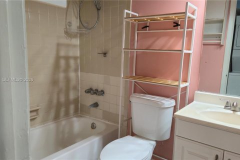 Apartment in Miami, Florida 2 bedrooms, 72 sq.m. № 2060823 - photo 8