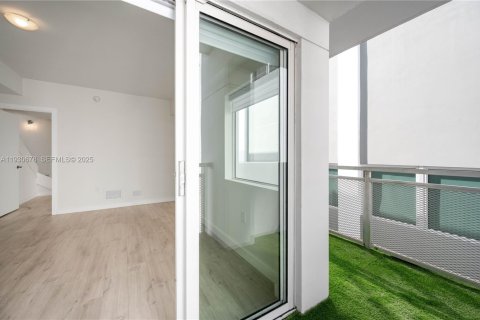 Copropriété à louer à Miami, Floride: 2 chambres, 103.03 m2 № 1989449 - photo 25