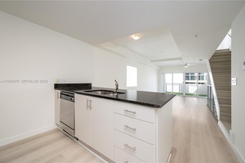 Copropriété à louer à Miami, Floride: 2 chambres, 103.03 m2 № 1989449 - photo 5