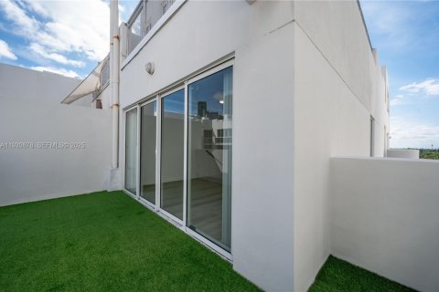 Copropriété à louer à Miami, Floride: 2 chambres, 103.03 m2 № 1989449 - photo 12