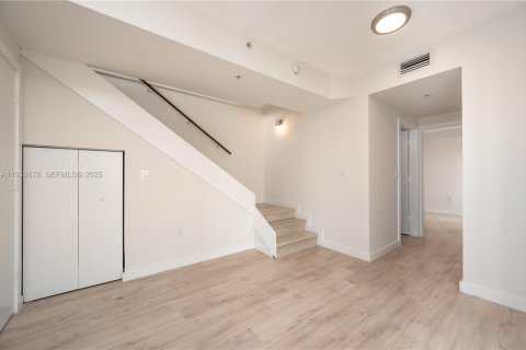 Copropriété à louer à Miami, Floride: 2 chambres, 103.03 m2 № 1989449 - photo 28