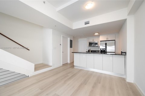 Copropriété à louer à Miami, Floride: 2 chambres, 103.03 m2 № 1989449 - photo 2