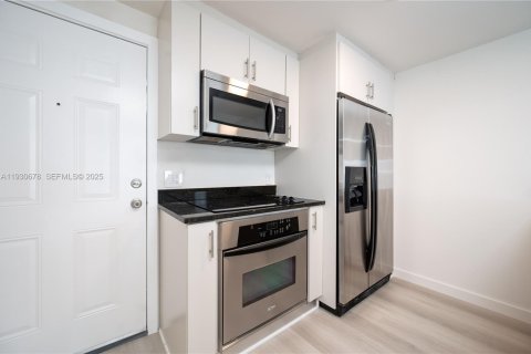 Copropriété à louer à Miami, Floride: 2 chambres, 103.03 m2 № 1989449 - photo 3