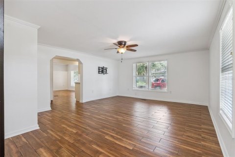 House in Minneola, Florida 5 bedrooms, 164.99 sq.m. № 2258701 - photo 7